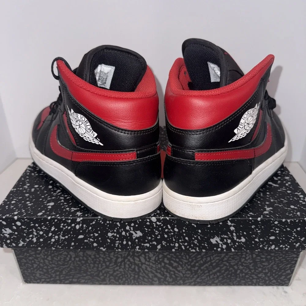 Nike Air Jordan 1 Mid Banned Bred 2020 Size 9 Men's 554724-074 EXCELLENT
